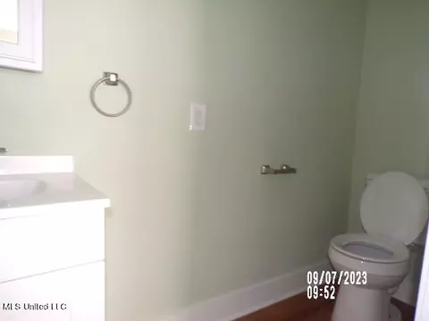 Bath - 3984 Hanging Moss Rd, Jackson, MS 39206 photo 1 of 6