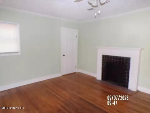 Living - 3984 Hanging Moss Rd, Jackson, MS 39206 photo 1 of 1
