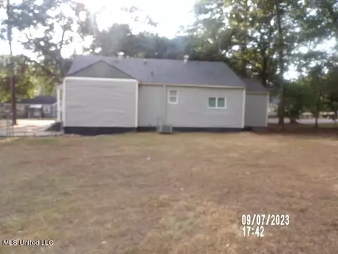Exterior - 3984 Hanging Moss Rd, Jackson, MS 39206 photo 5 of 6