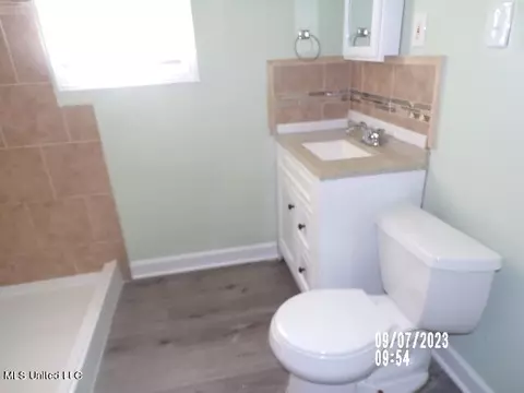 Bath - 3984 Hanging Moss Rd, Jackson, MS 39206 photo 6 of 6