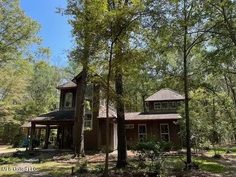 1626 Lake Rd, Pelahatchie, MS 39145