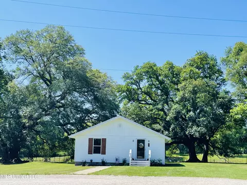 28 R T Lee Rd, Carriere, MS 39426