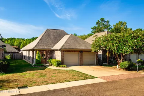 528 Acadian Ct, Brandon, MS 39042