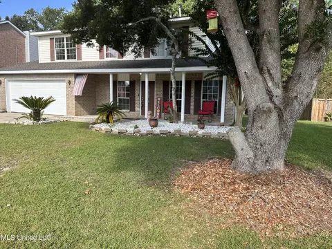 15 Lakeview Dr, Ocean Springs, MS 39564