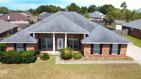 15100 E Shadow Creek Dr, Biloxi, MS 39532