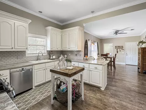 566 White Oak Rd, Florence, MS 39073 photo 12