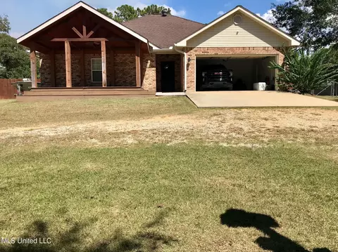 113 Lake Dr, Poplarville, MS 39470