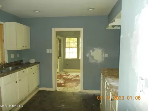 810 Valencia St, Jackson, MS 39204 photo 5