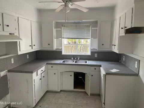 4504 Forest Park Dr, Jackson, MS 39211 photo 3
