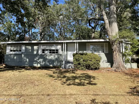4504 Forest Park Dr, Jackson, MS 39211