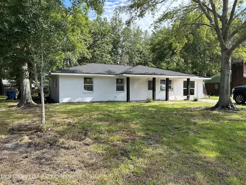 2705 Hargrove Dr, Ocean Springs, MS 39564