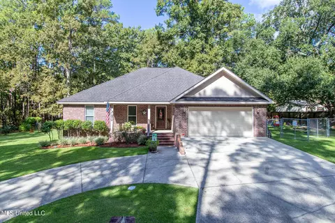 2609 N 15th St, Ocean Springs, MS 39564