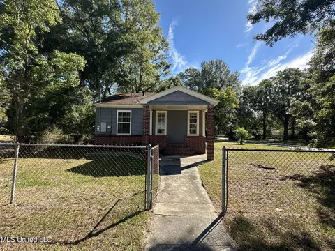 2202 8th St, Pascagoula, MS 39567