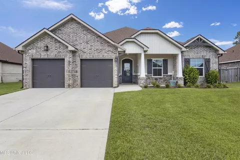 3060 Rue Acadian Gdns, Biloxi, MS 39532