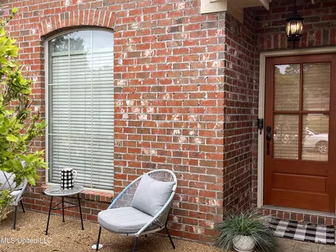 136 W Pinebrook Dr, Brandon, MS 39047 photo 2