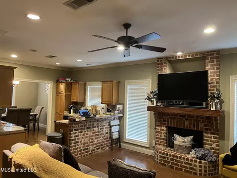 136 W Pinebrook Dr, Brandon, MS 39047 photo 6