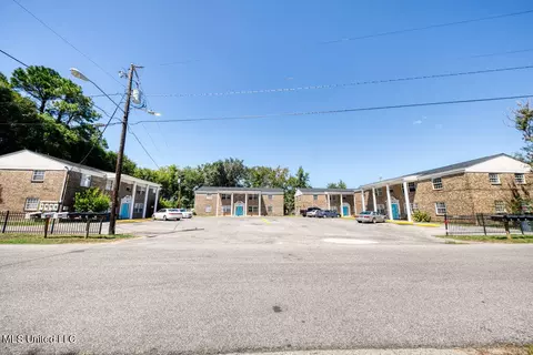 4513 General Mcarthur St, Moss Point, MS 39563 photo 2