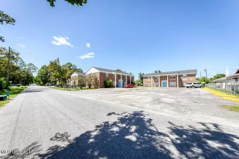 4513 General Mcarthur St, Moss Point, MS 39563 photo 4