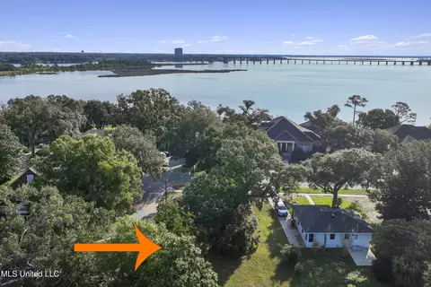 1257 Kensington Dr, Biloxi, MS 39530