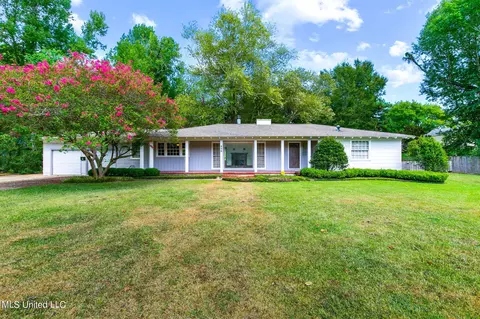 808 Colonial Cir, Jackson, MS 39211