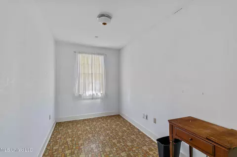 808 Colonial Cir, Jackson, MS 39211 photo 13