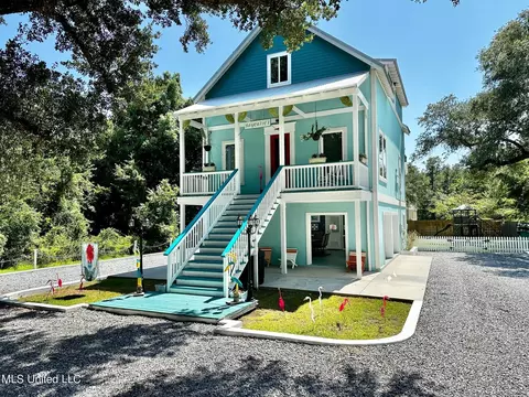 228 Leonhard Ave, Bay Saint Louis, MS 39520