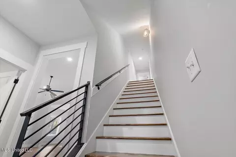 Entry Way - 1244 Creekside Ln, Hernando, MS 38632 photo 1 of 1
