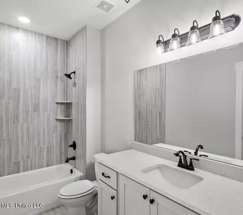 Bath - 1244 Creekside Ln, Hernando, MS 38632 photo 5 of 8