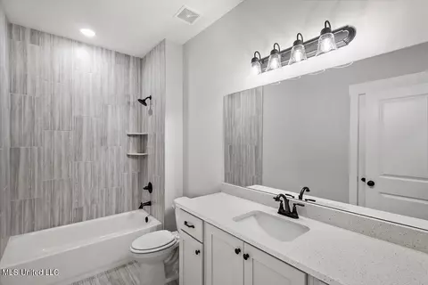 Bath - 1244 Creekside Ln, Hernando, MS 38632 photo 7 of 8
