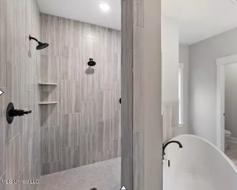 Bath - 1244 Creekside Ln, Hernando, MS 38632 photo 1 of 8