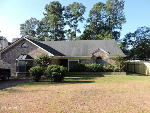 543 Birdie Dr, Byram, MS 39272