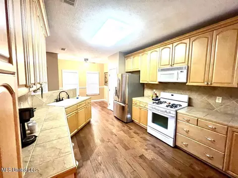 215 Trudy Ln, Florence, MS 39073 photo 3