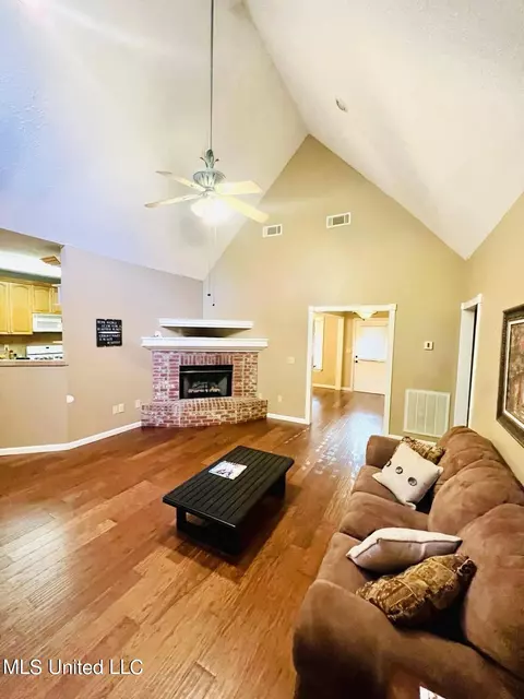 215 Trudy Ln, Florence, MS 39073 photo 2