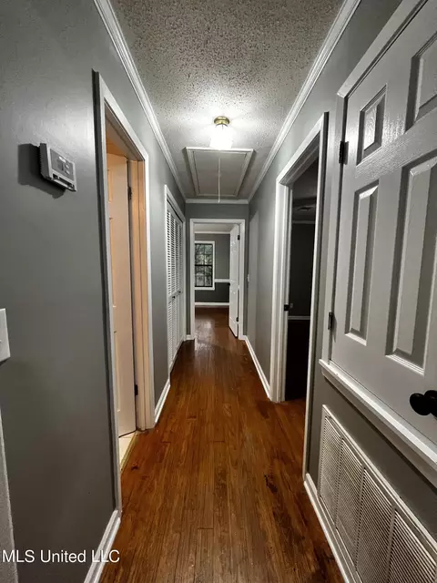 Entry Way - 14924 Highway 35, Kosciusko, MS 39090 photo 1 of 2
