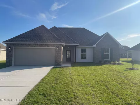 11621 Rosalie Pl, Ocean Springs, MS 39564