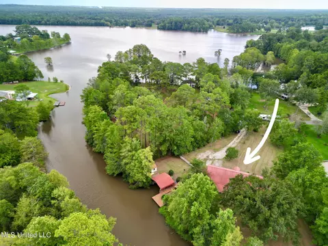 111 Doubloon Dr, Carriere, MS 39426