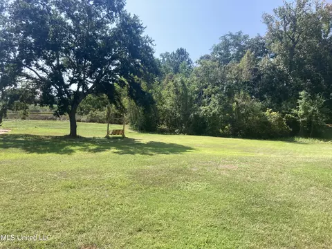 1405 Park Dr, Gautier, MS 39553