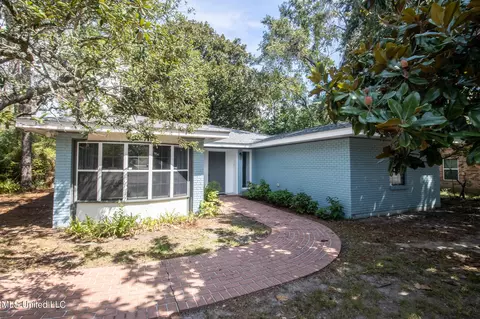 398 Rosalie Maria Dr, Biloxi, MS 39531