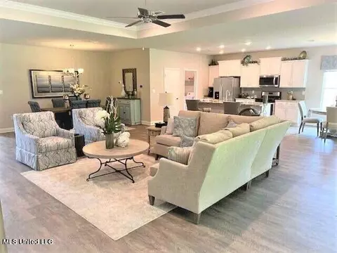 Living - 8018 Crawford Dr, Long Beach, MS 39560 photo 2 of 6