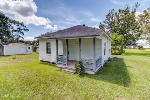 5107 Fern St, Pascagoula, MS 39567