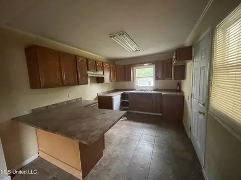 5457 Mimosa Dr, Jackson, MS 39206 photo 4