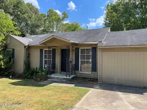 327 Audubon Pl, Jackson, MS 39206