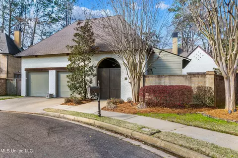 13 Waterford Pl, Jackson, MS 39211 photo 1