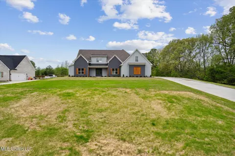 82 Prather St, Byhalia, MS 38611