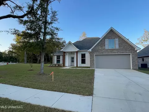 6860 Rolling Green Dr, Pass Christian, MS 39571