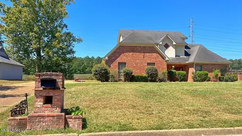6319 Cedarwood Dr, Jackson, MS 39213