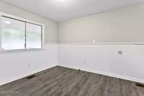 361 Barnes St, Jackson, MS 39206 photo 4