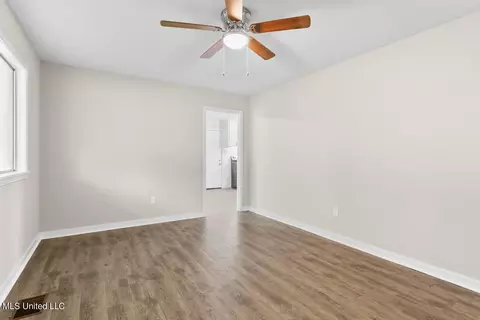 361 Barnes St, Jackson, MS 39206 photo 2