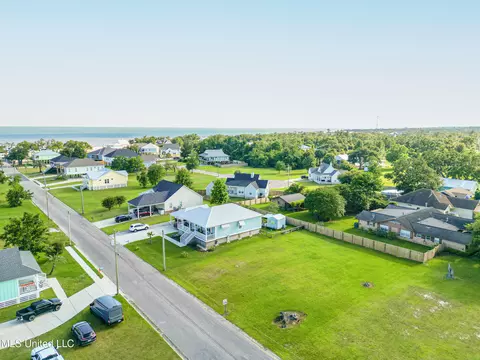 117 Runnels Ave, Long Beach, MS 39560