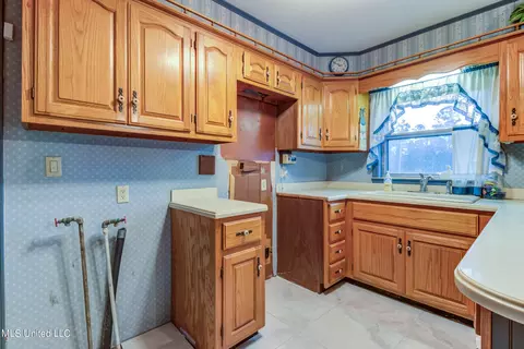 23 E Mchenry Rd, Mchenry, MS 39561 photo 24